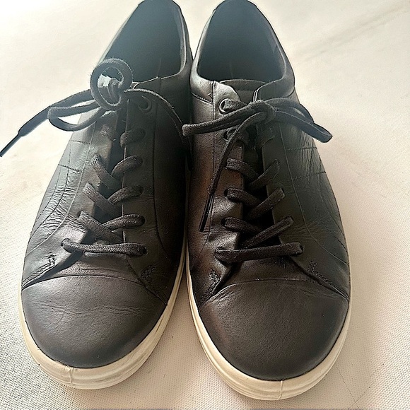 ECCO Leather Sneaker Women's Size US 11-11.5 EU 42 Black - Picture 3 of 8